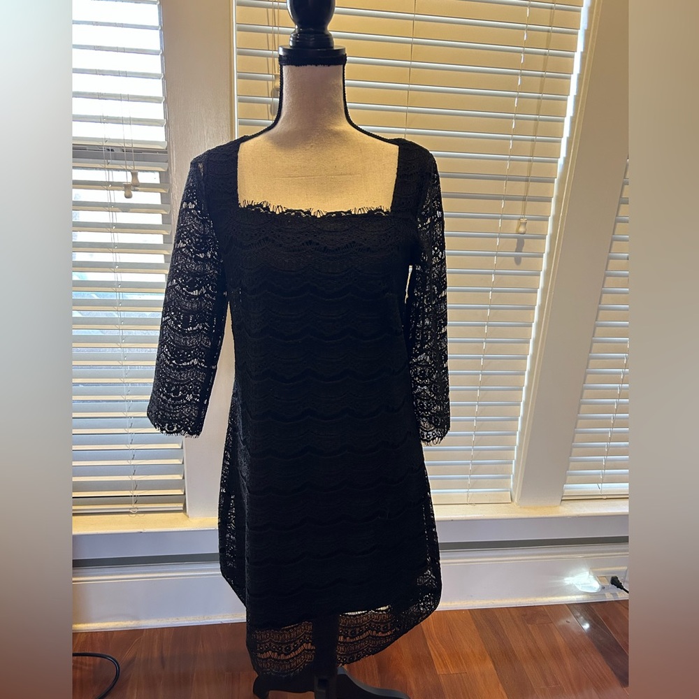 White House Black Market WHBM Black Lace 3/4 length sleeve dress size M